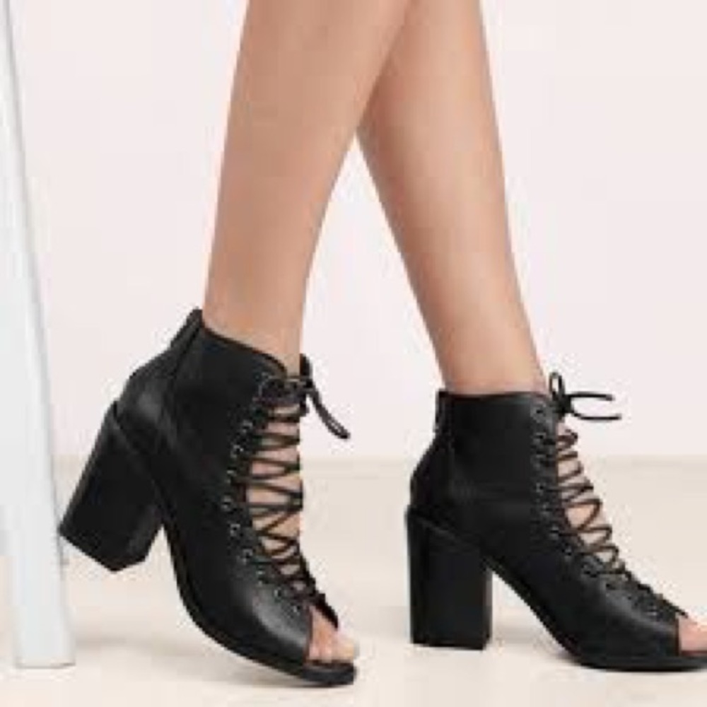 Steve Madden bootie